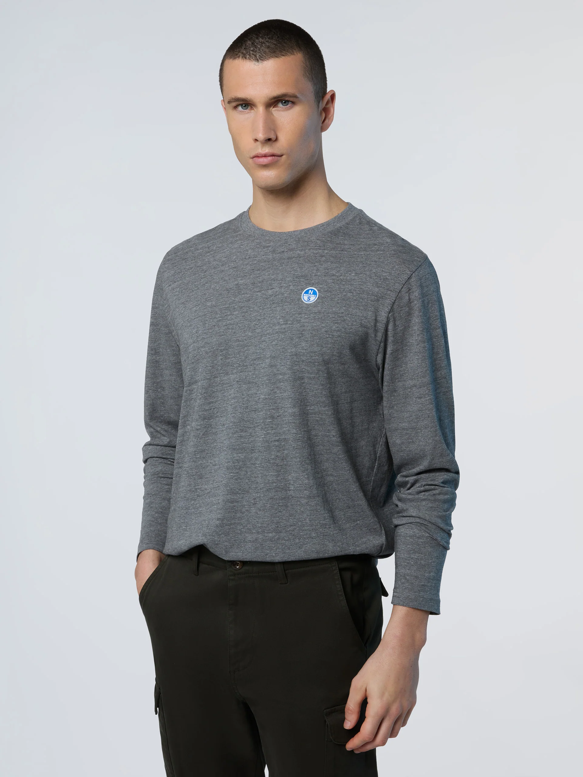 Long-sleeved T-shirt with logo patch - Image 18