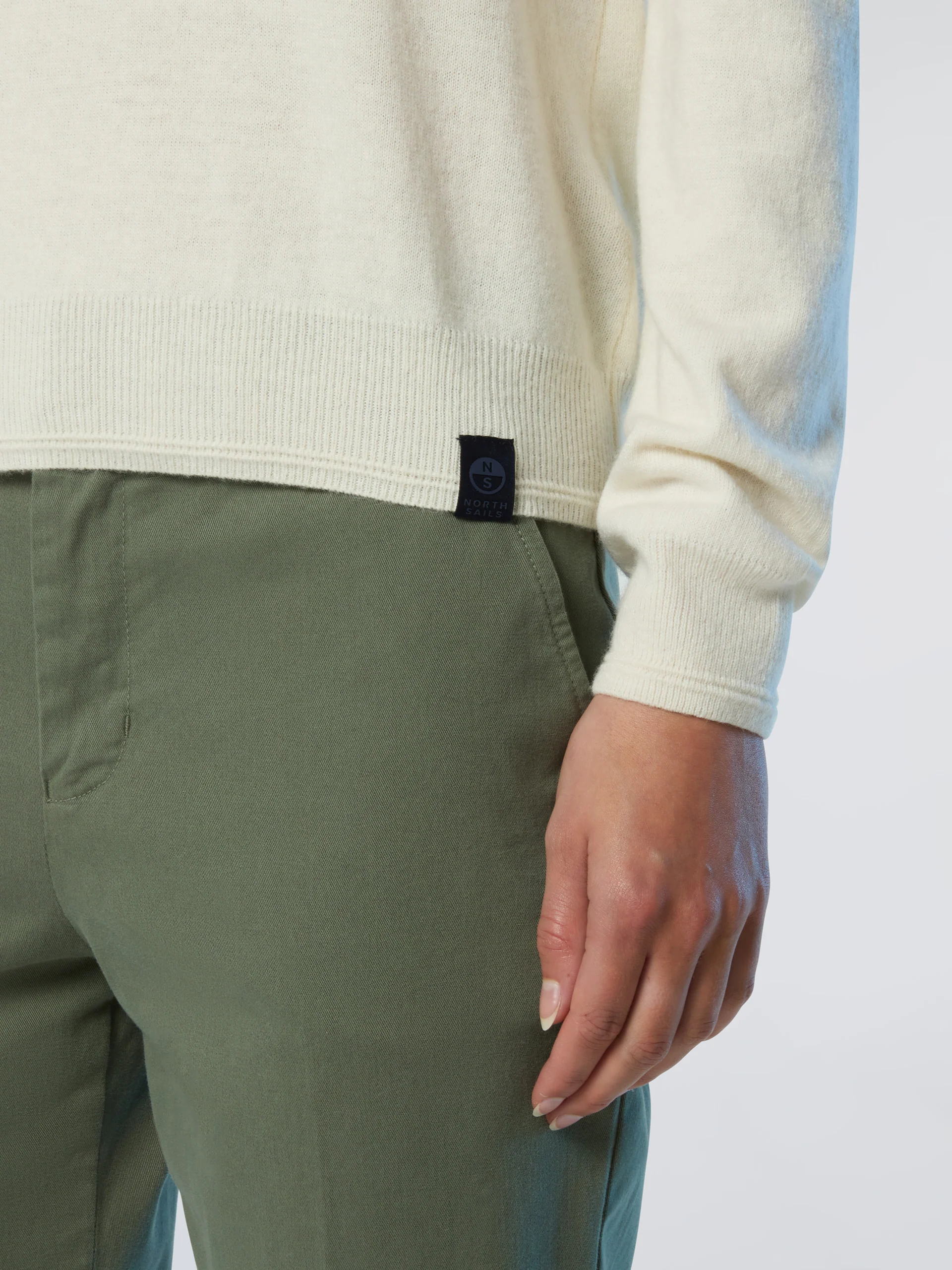 Crew-neck cashmere blend sweater - Image 6