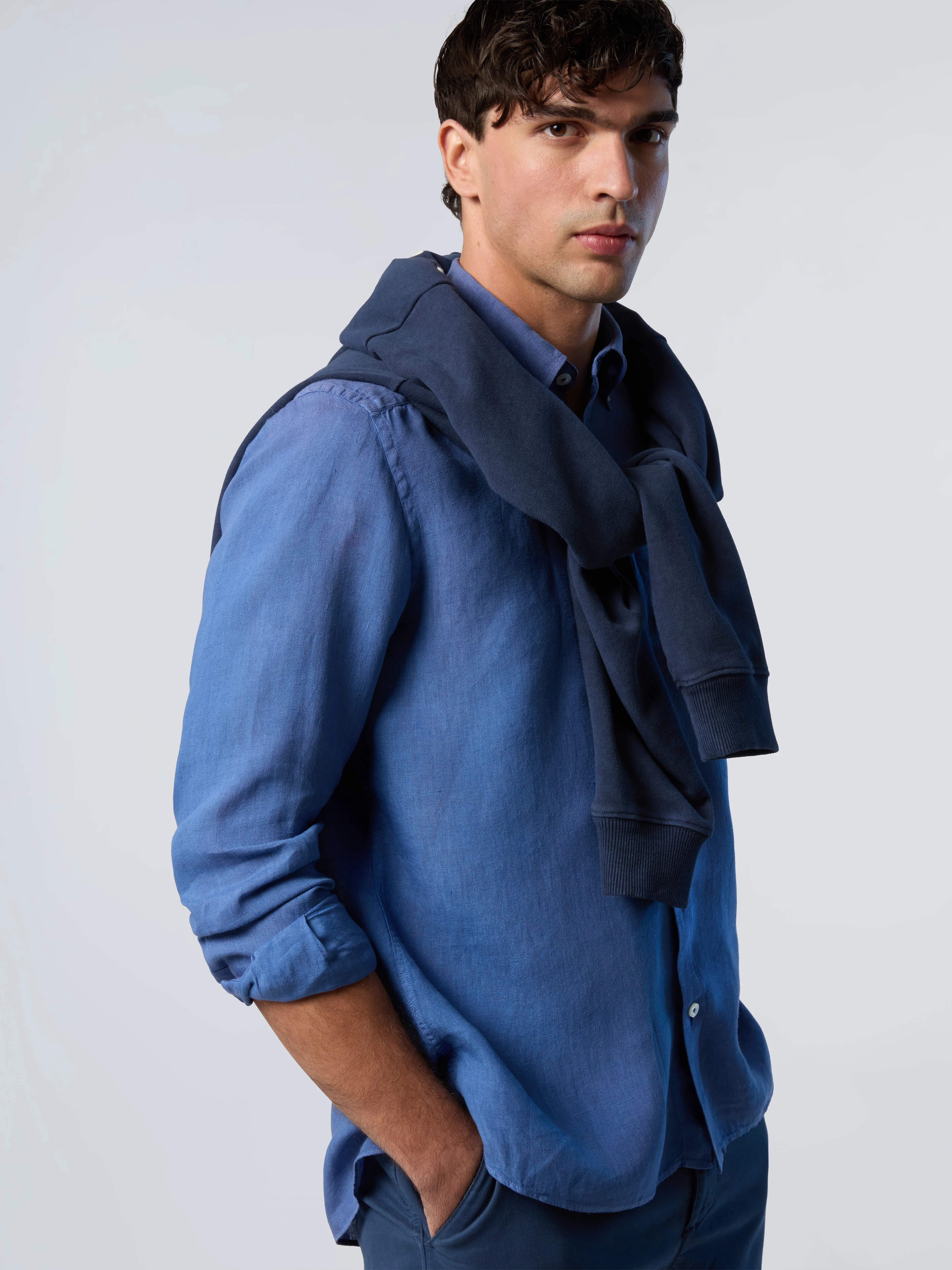 Linen shirt with corozo buttons - Image 2
