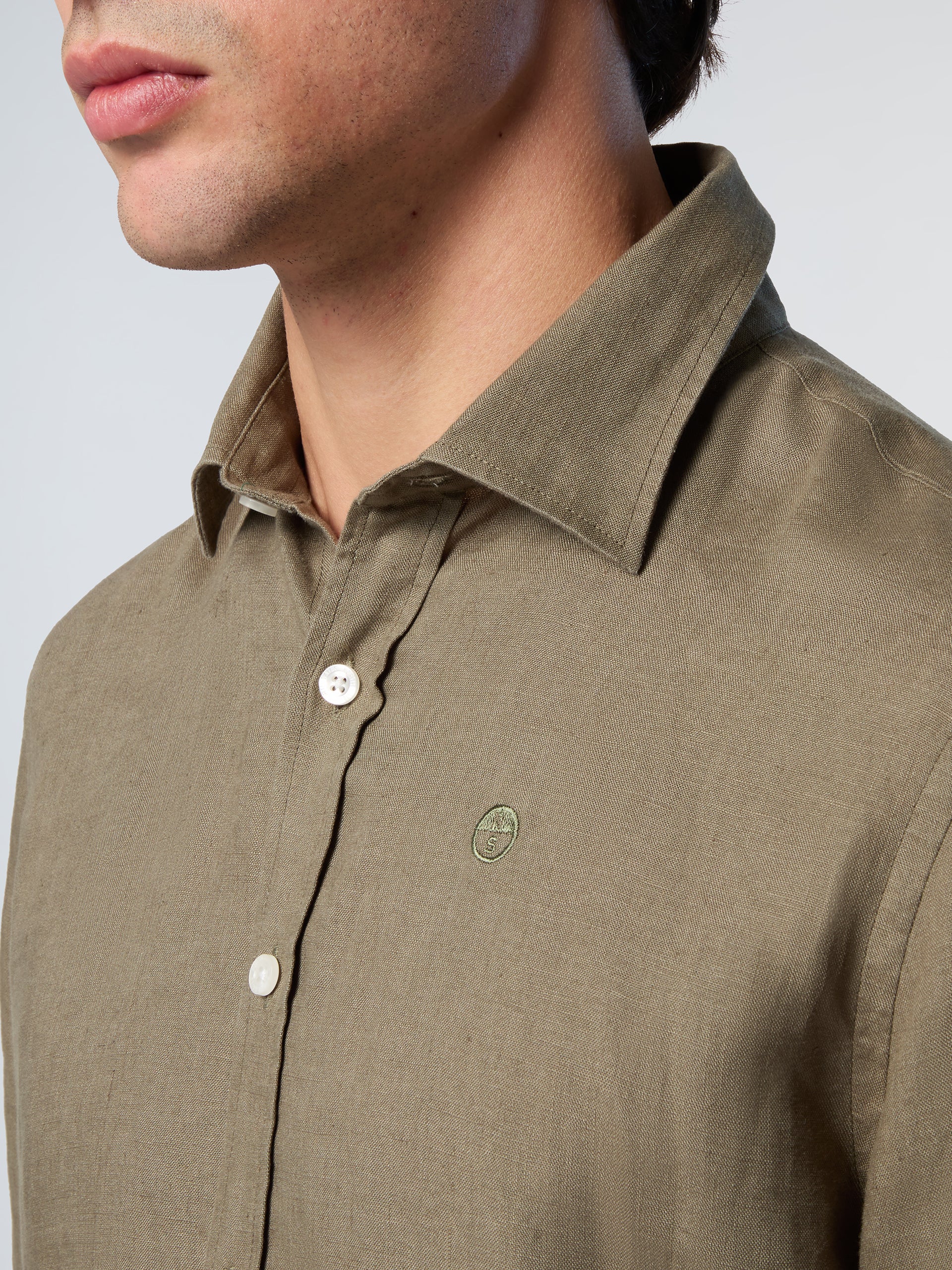Linen shirt with embroidered logo - Image 17
