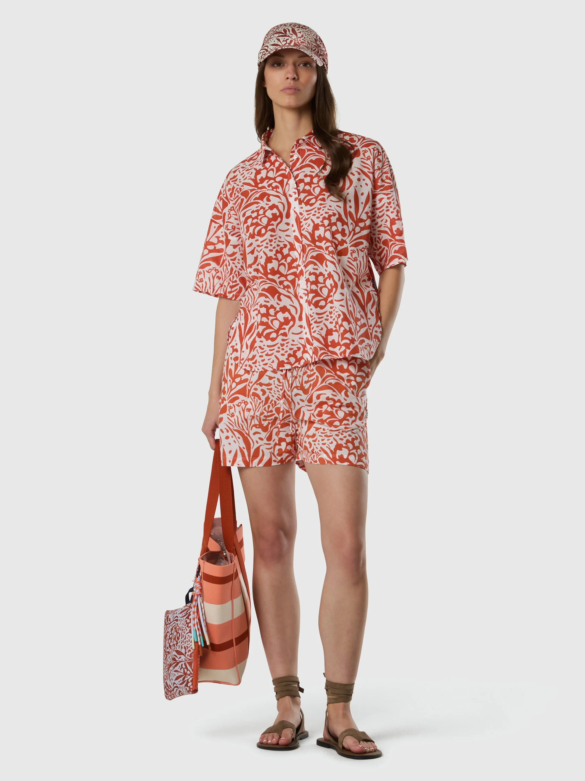 Muslin shirt with coral print - Image 11