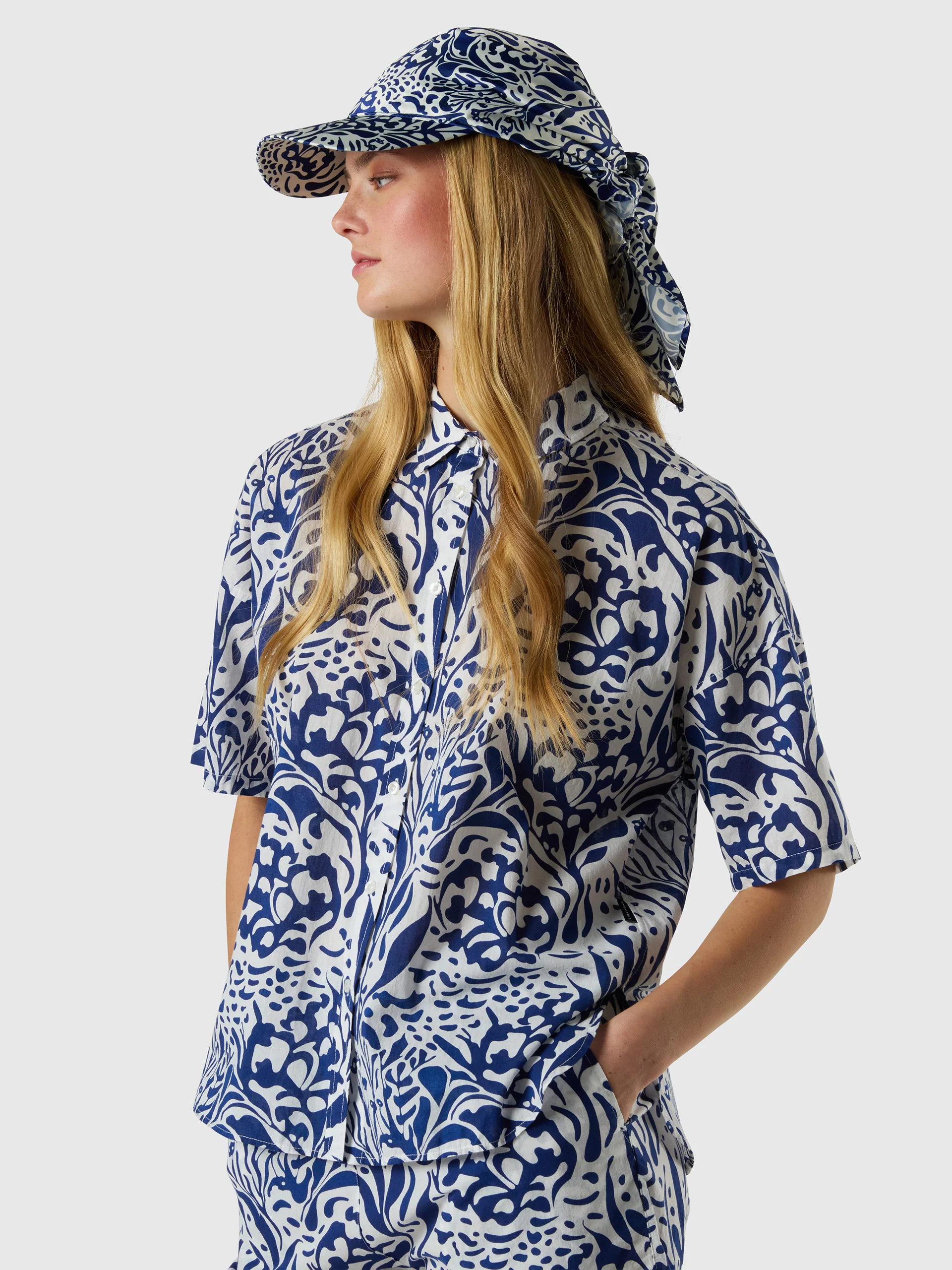 Muslin shirt with coral print - Image 2