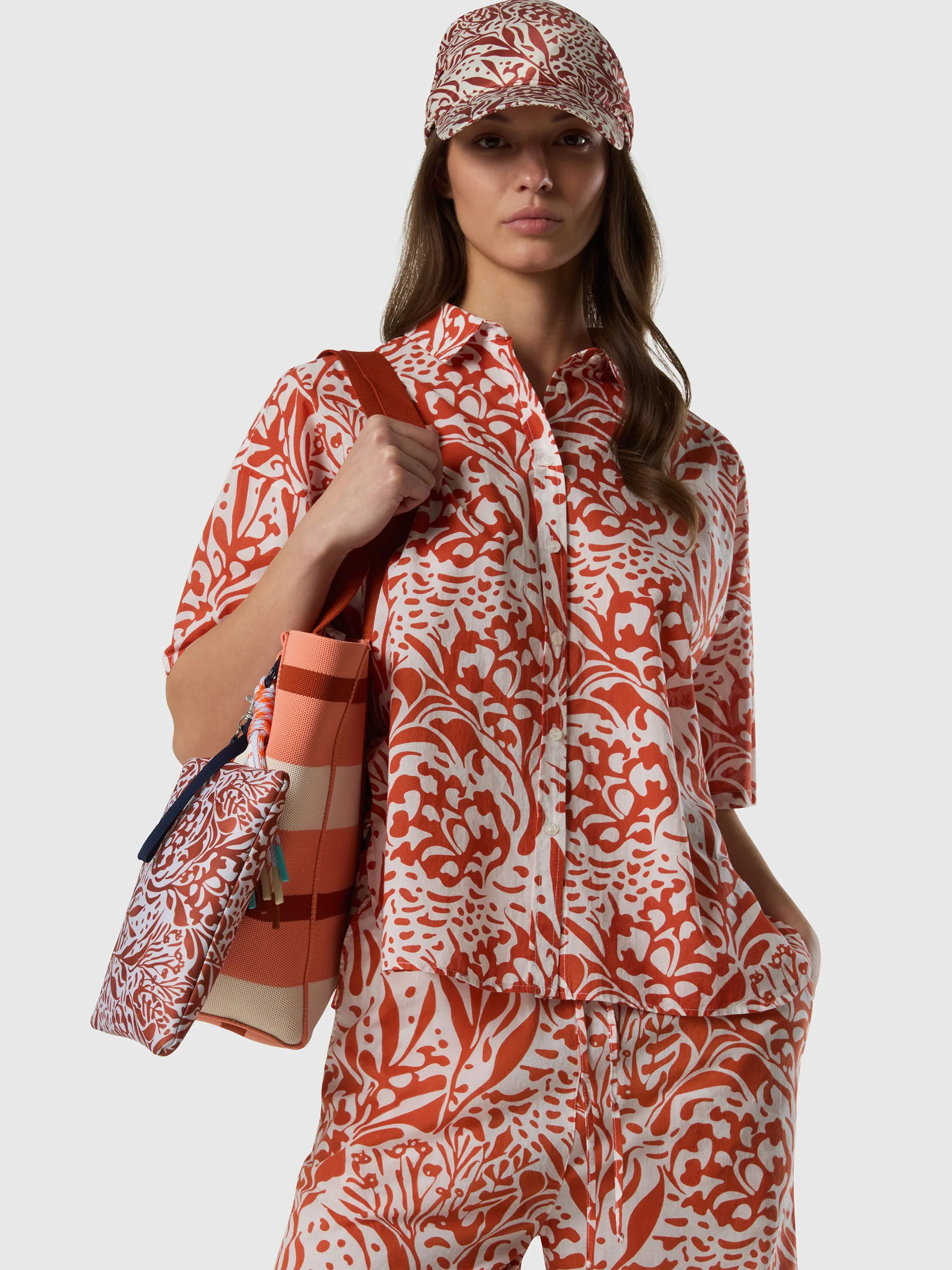Muslin shirt with coral print - Image 8