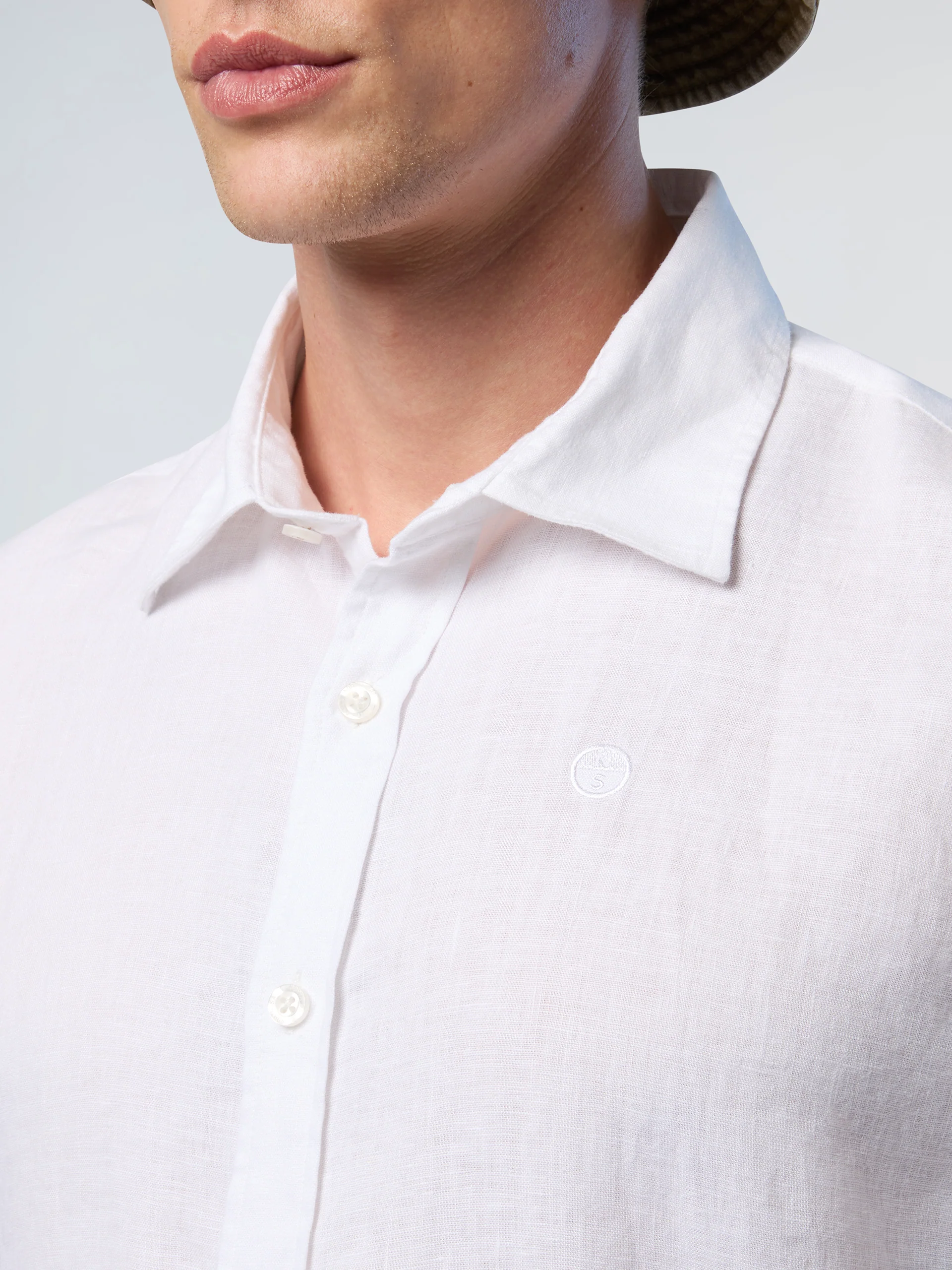 Short-sleeved linen shirt - Image 6