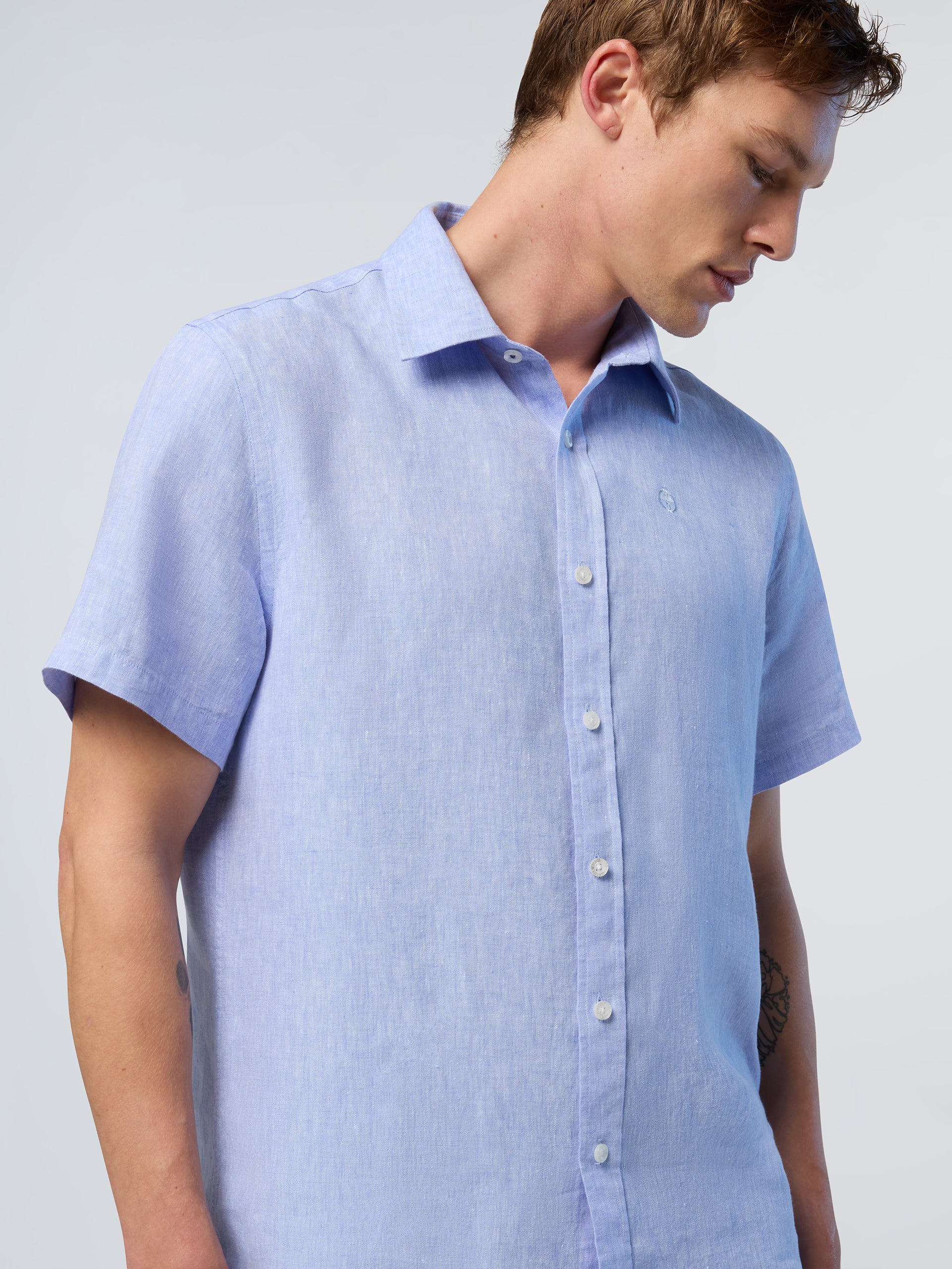 Short-sleeved linen shirt - Image 14