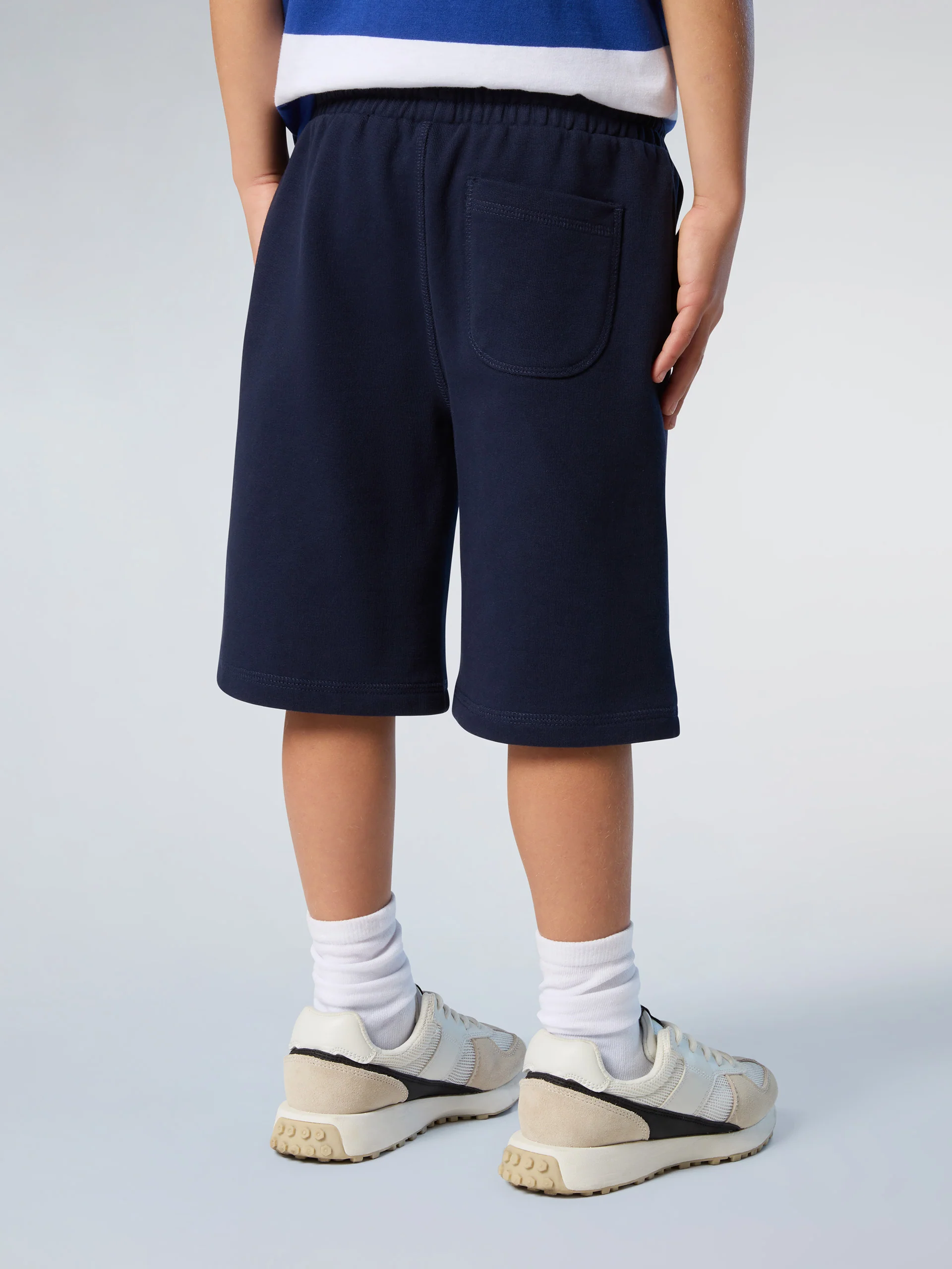 Sweat shorts with logo patch - Image 9
