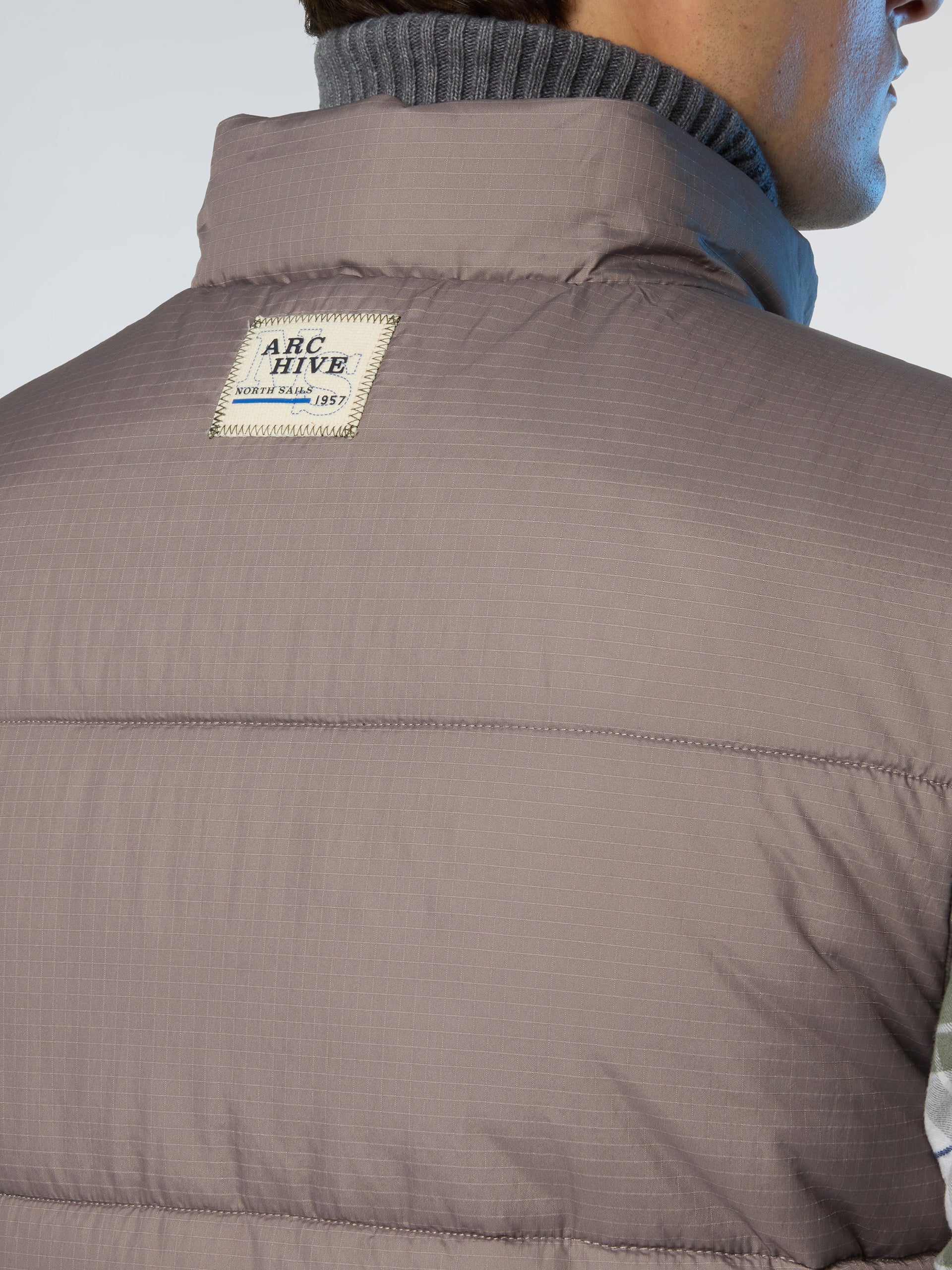Shot Reversible Vest - Image 18
