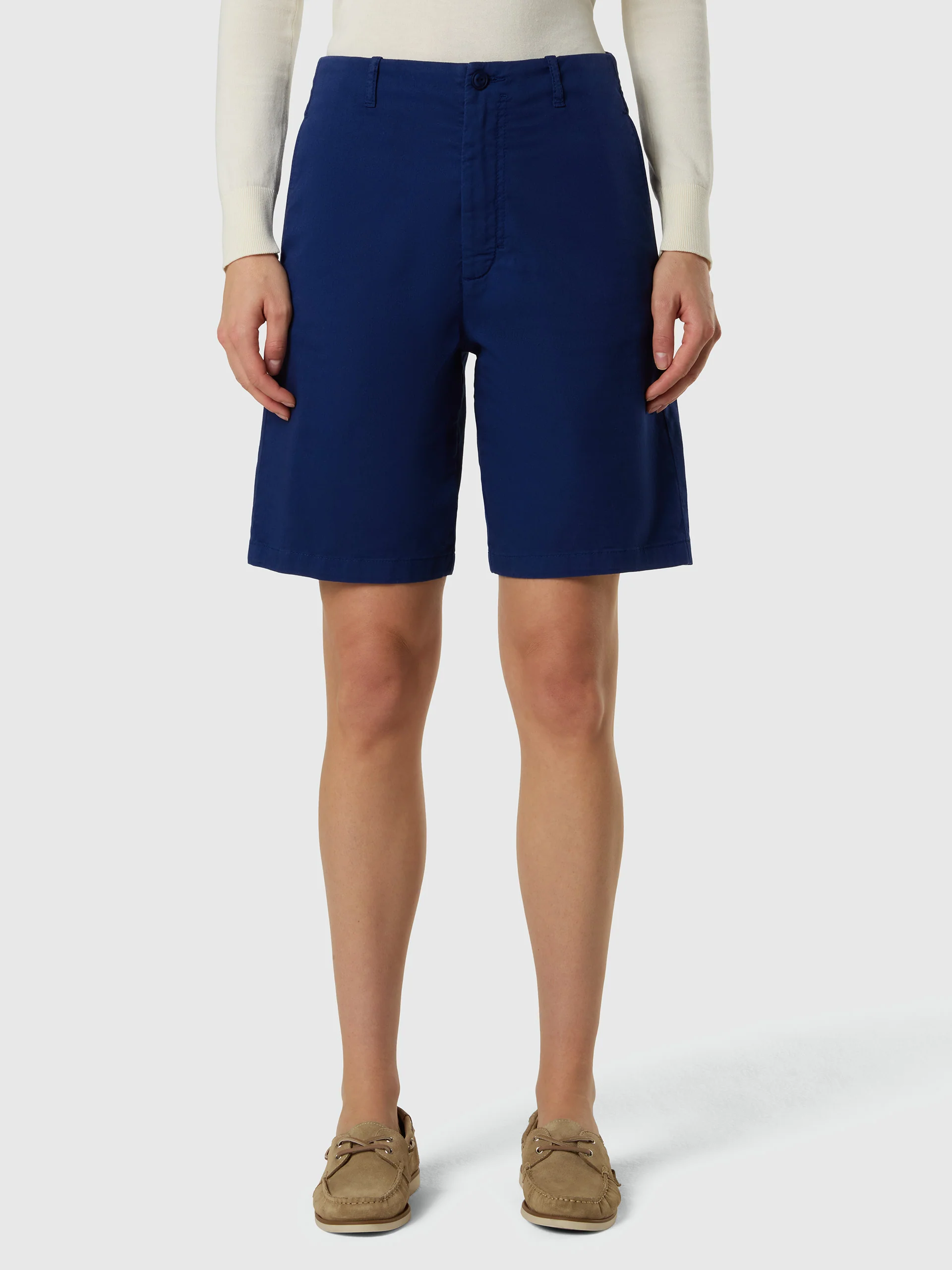 High-waisted chino shorts - Image 11