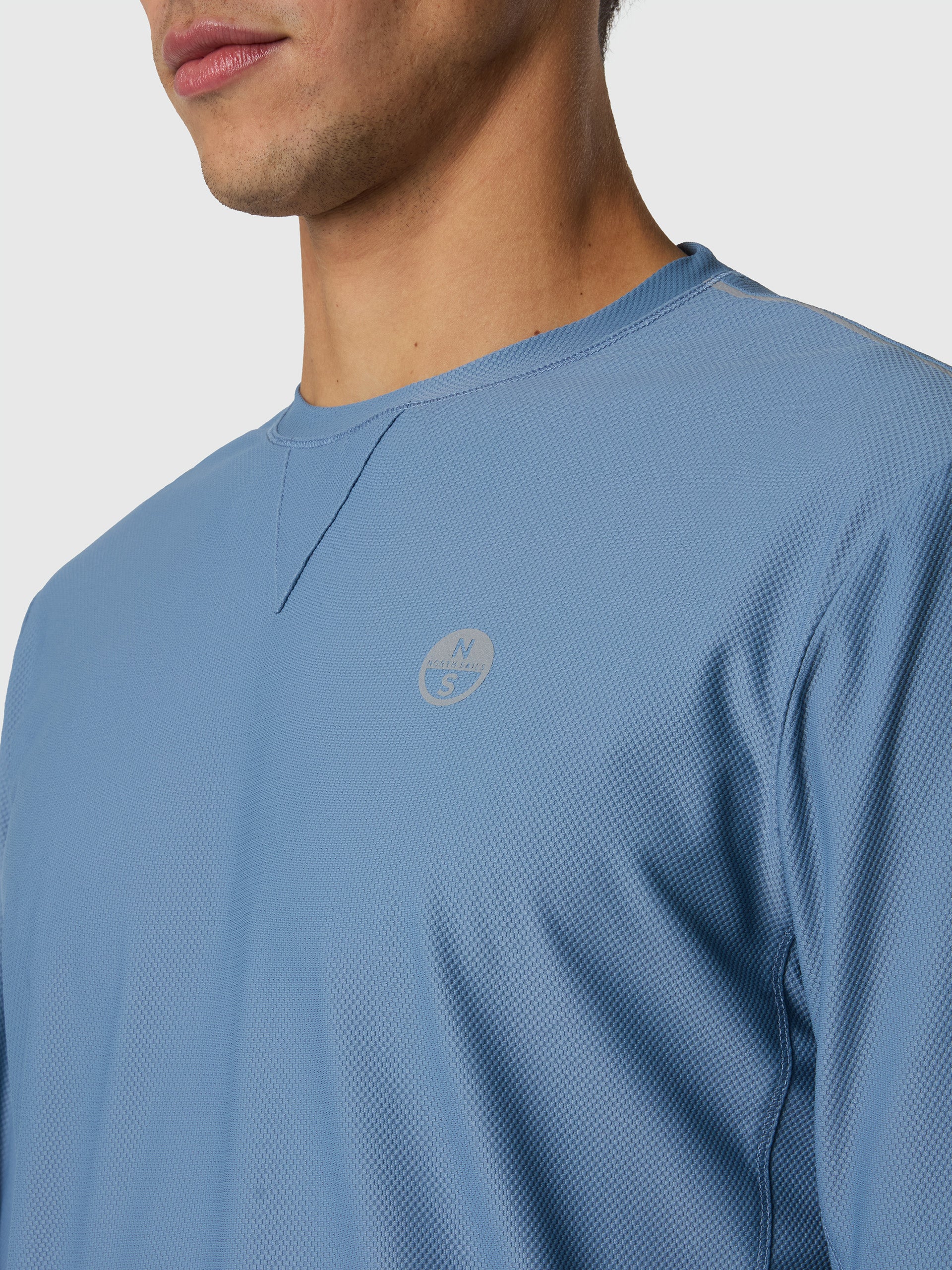 Long-sleeved T-shirt with UV protection - Image 13