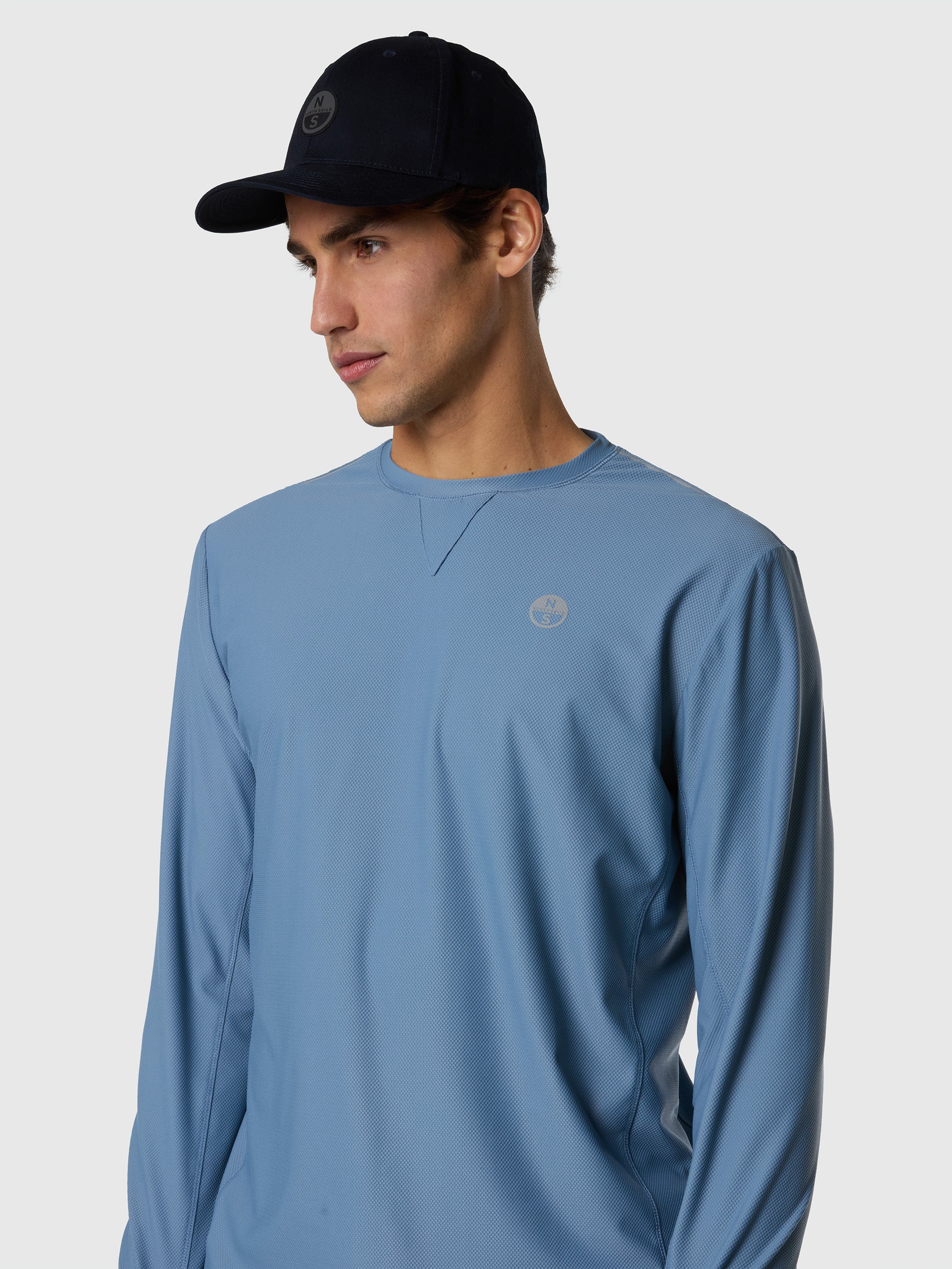 Long-sleeved T-shirt with UV protection - Image 9