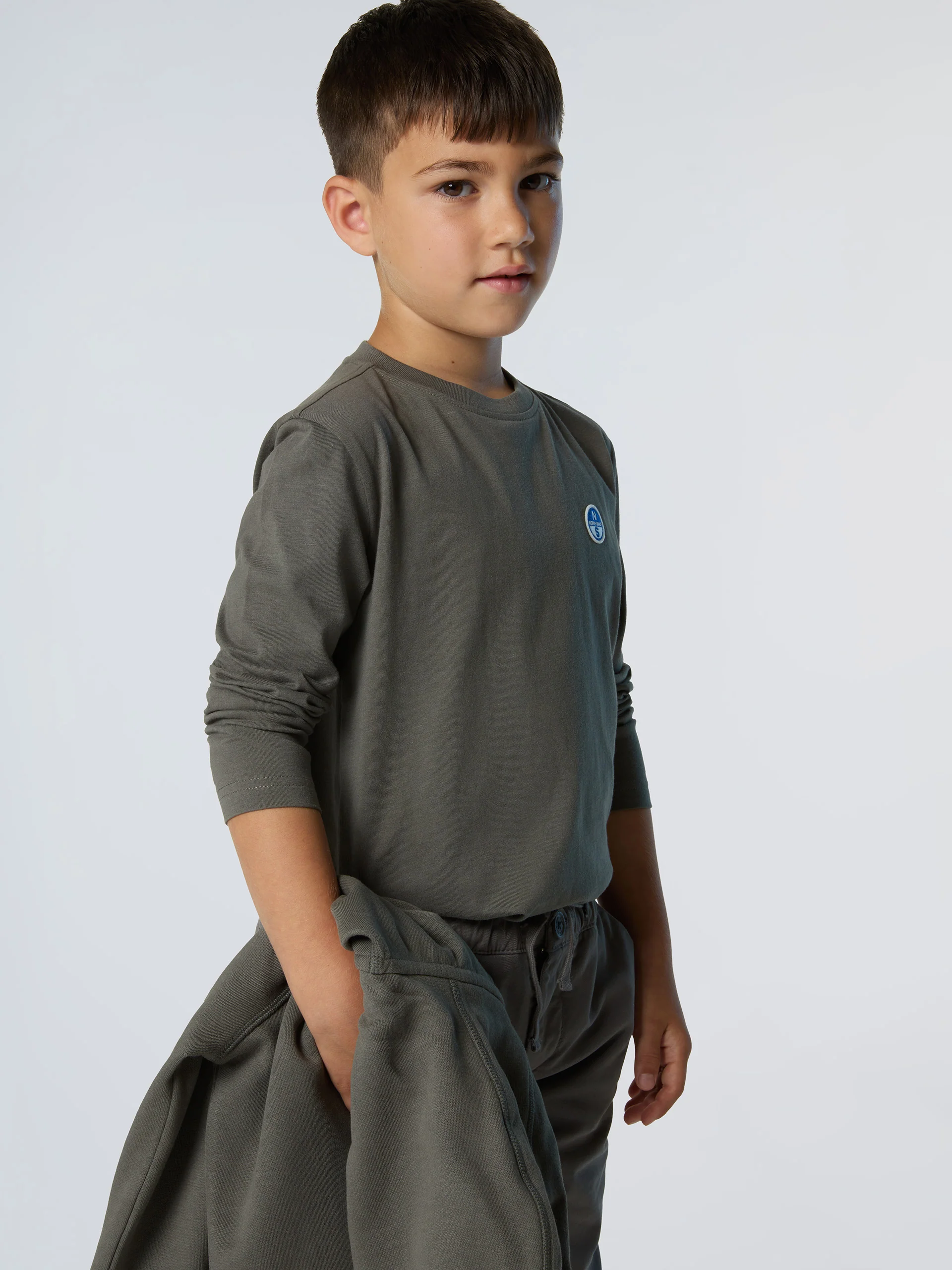 Long-sleeved T-shirt with logo patch - Image 14