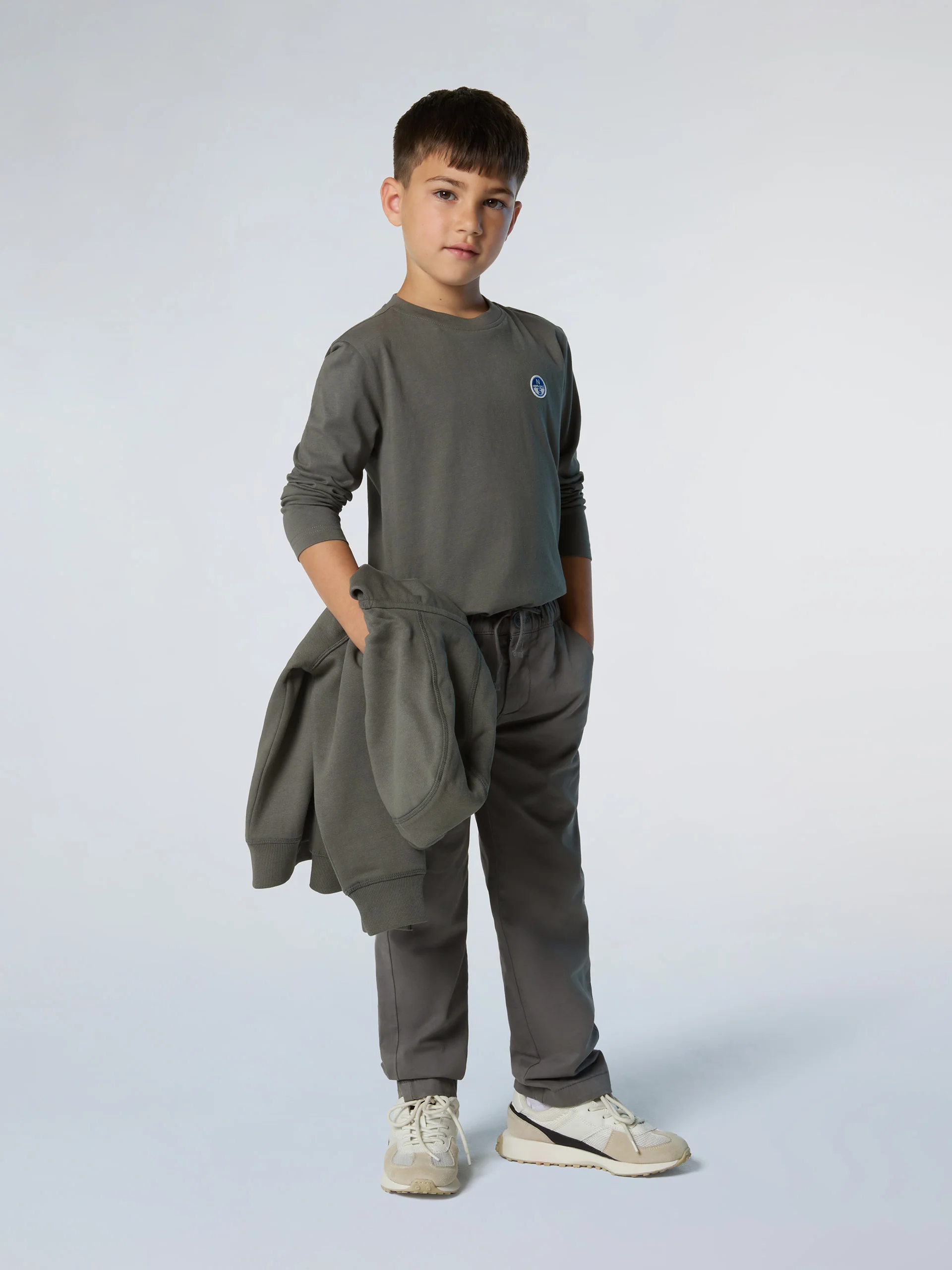 Long-sleeved T-shirt with logo patch - Image 17