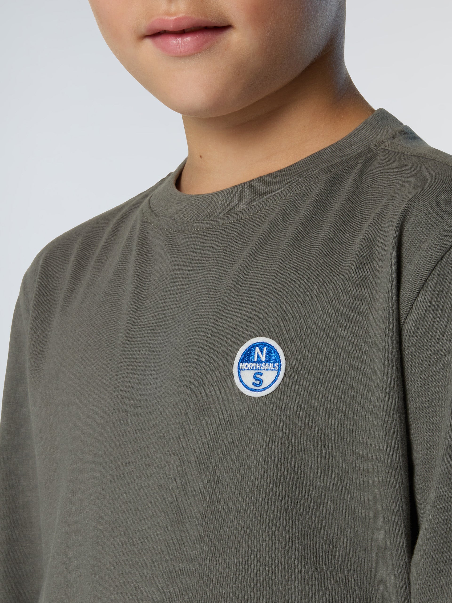 Long-sleeved T-shirt with logo patch - Image 18