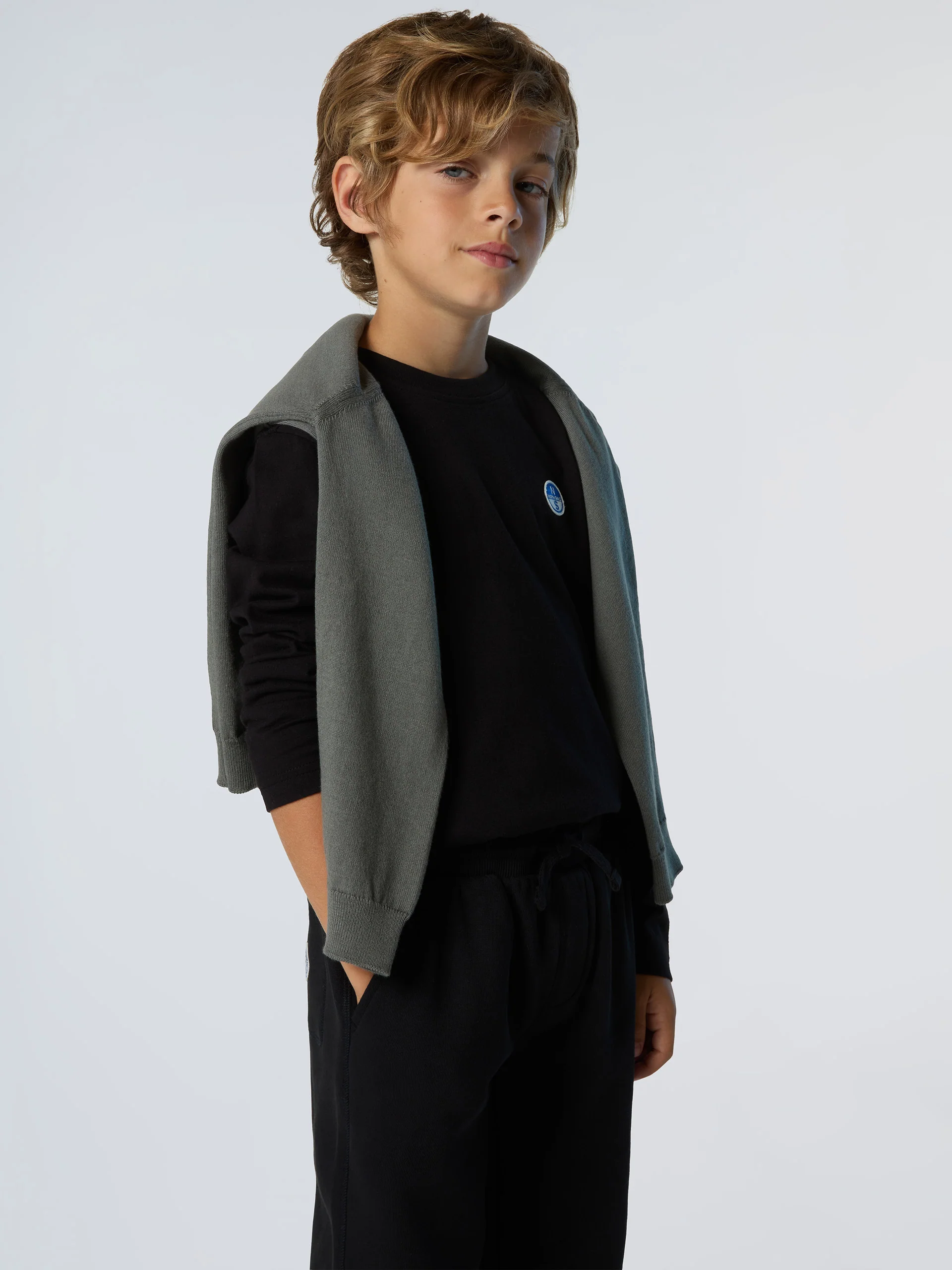 Long-sleeved T-shirt with logo patch - Image 20