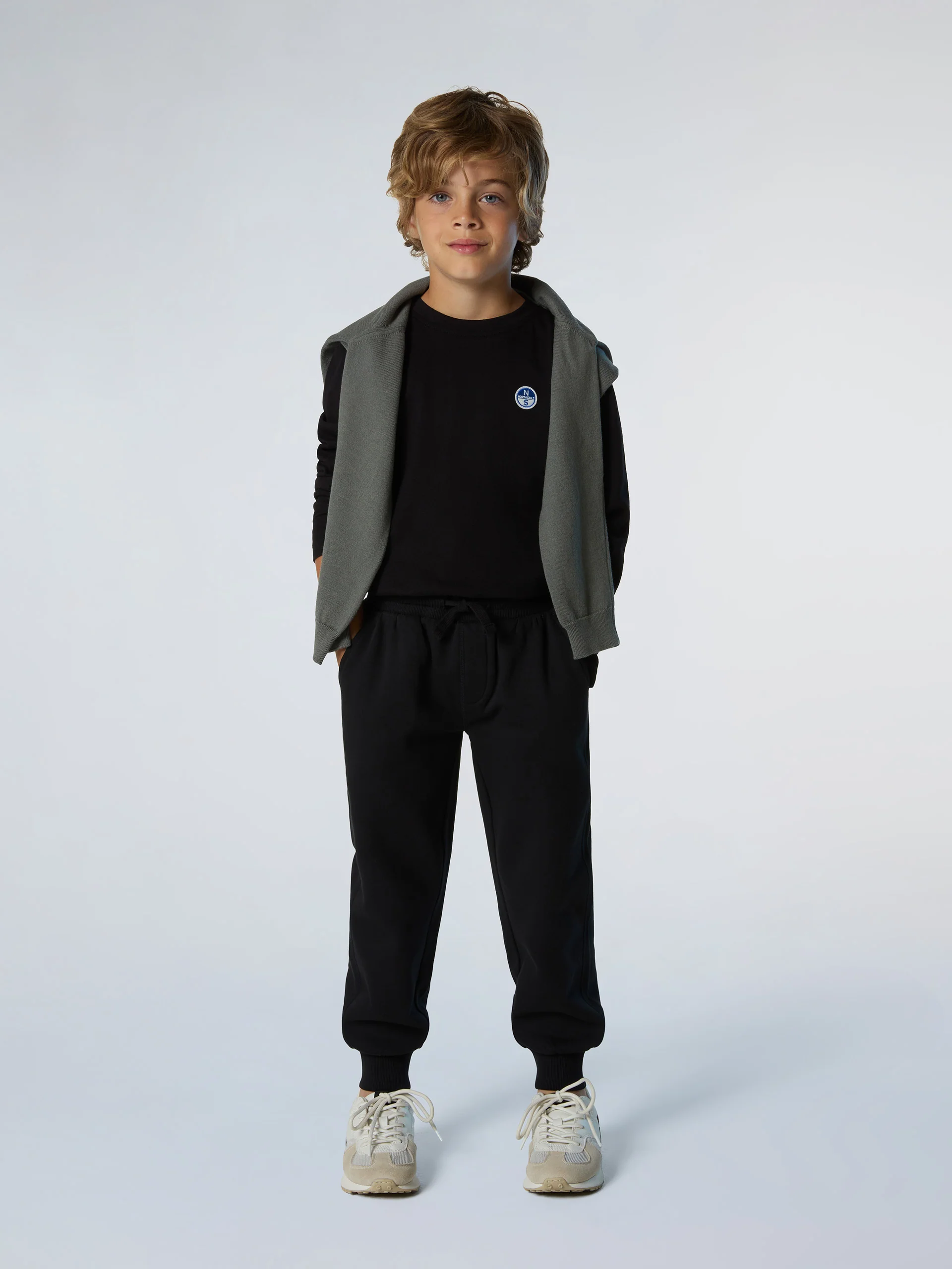 Long-sleeved T-shirt with logo patch - Image 23