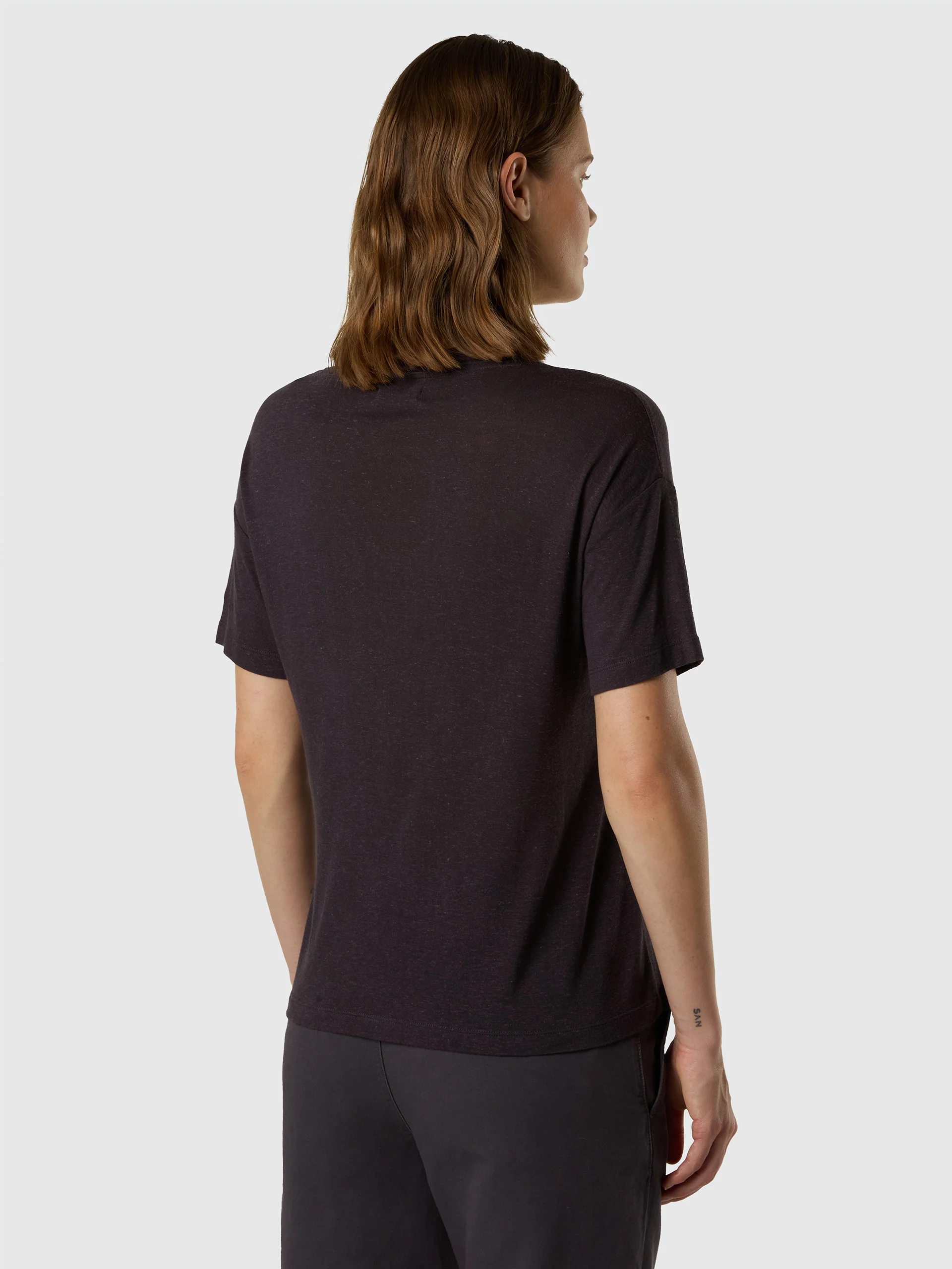 Viscose-linen V-neck T-shirt - Image 10