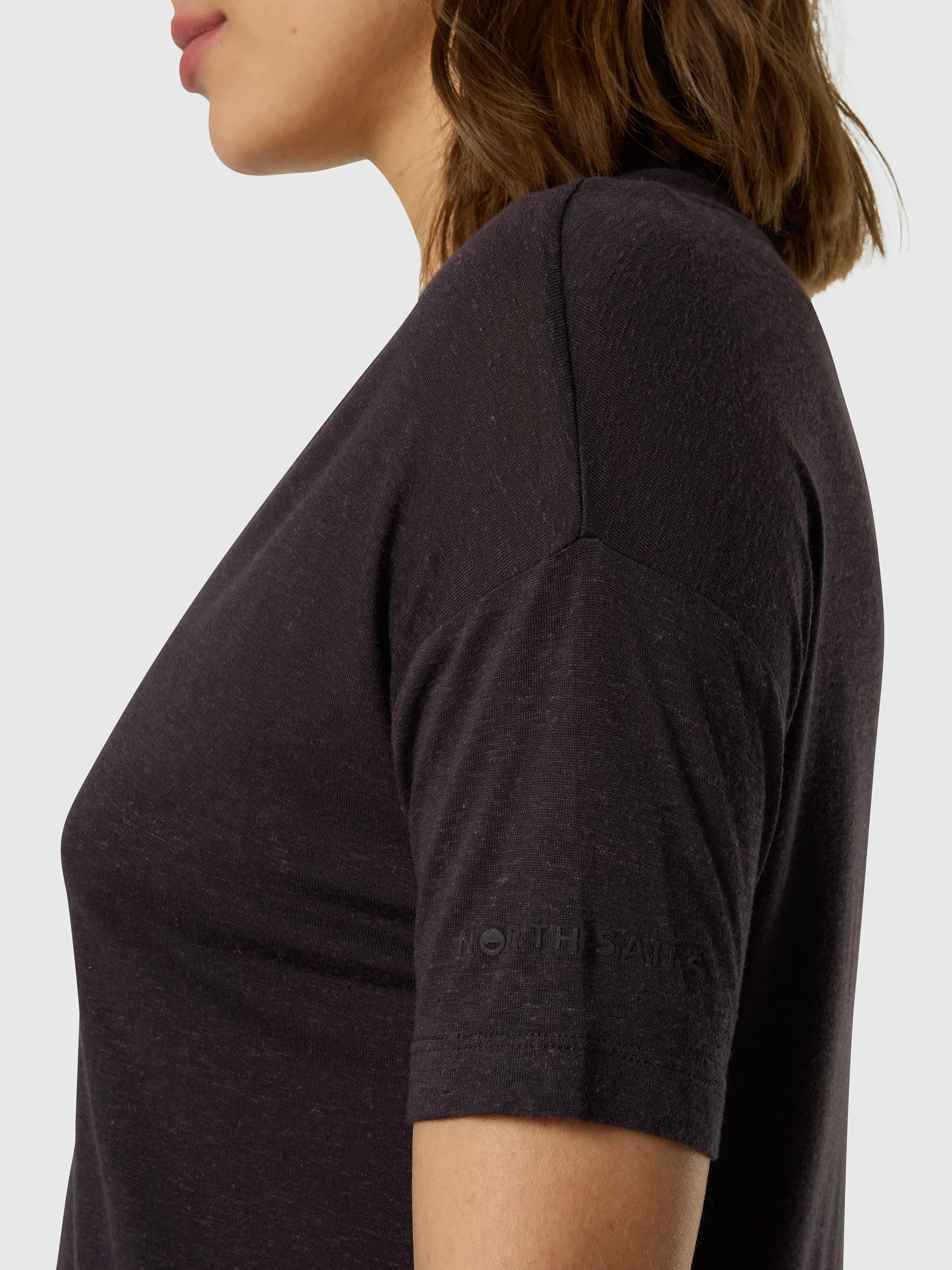 Viscose-linen V-neck T-shirt - Image 12
