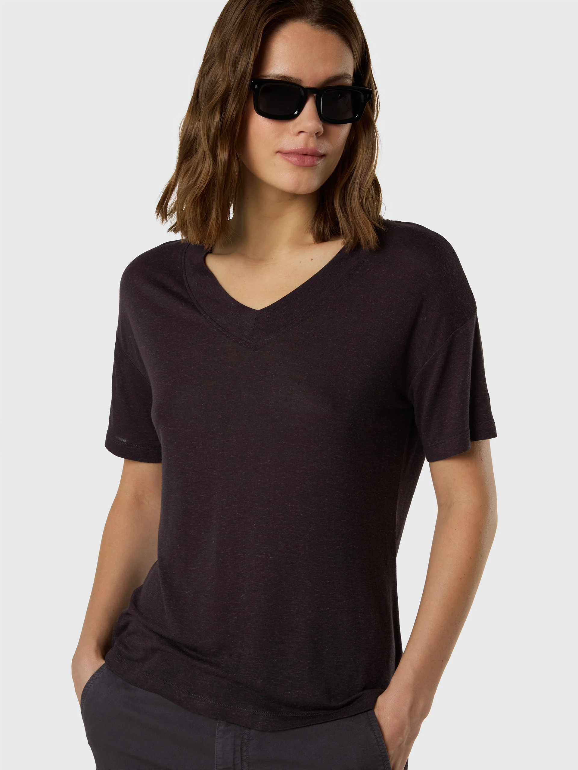 Viscose-linen V-neck T-shirt - Image 8