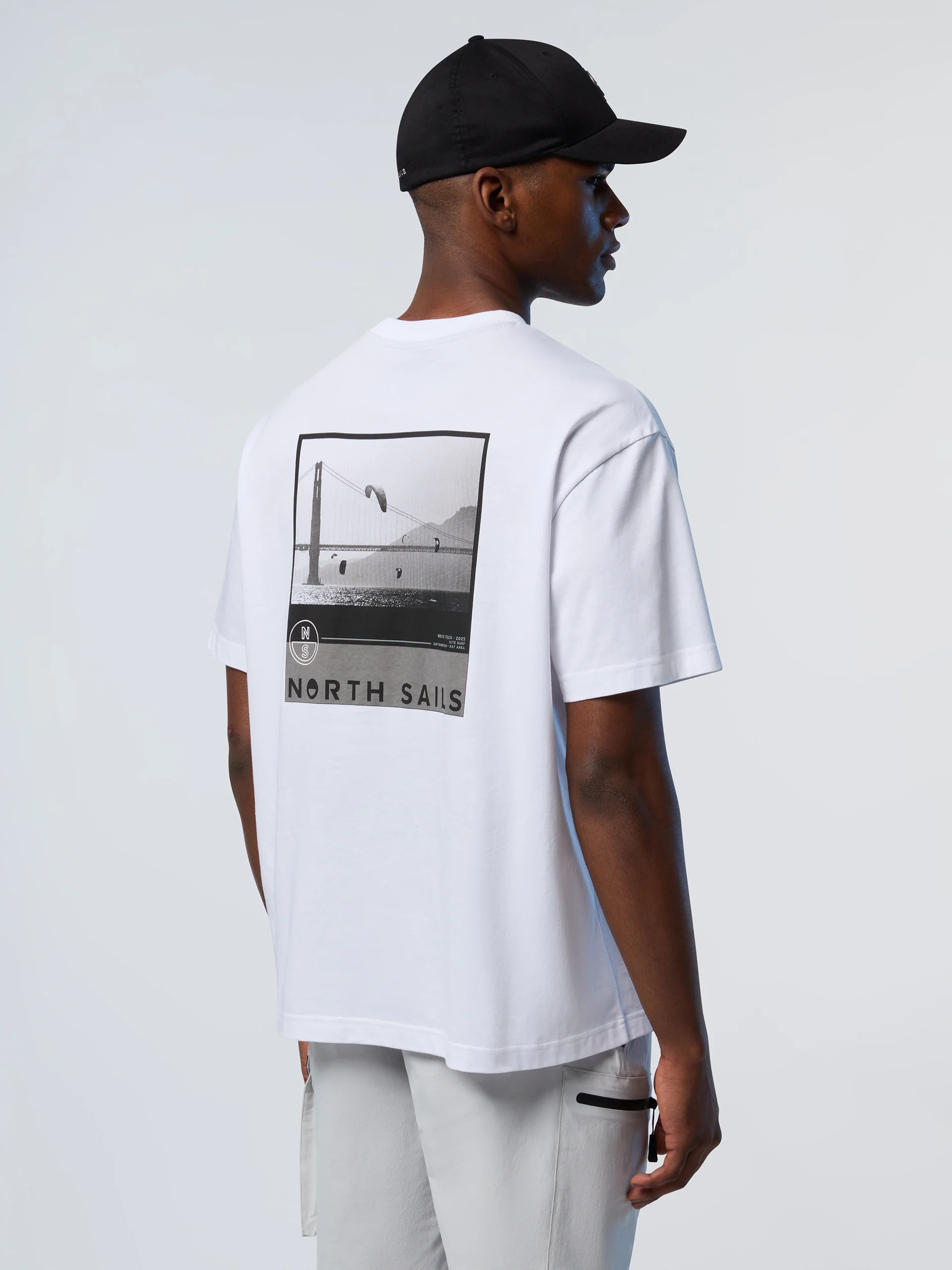 T-shirt with kitesurfing print - Image 10