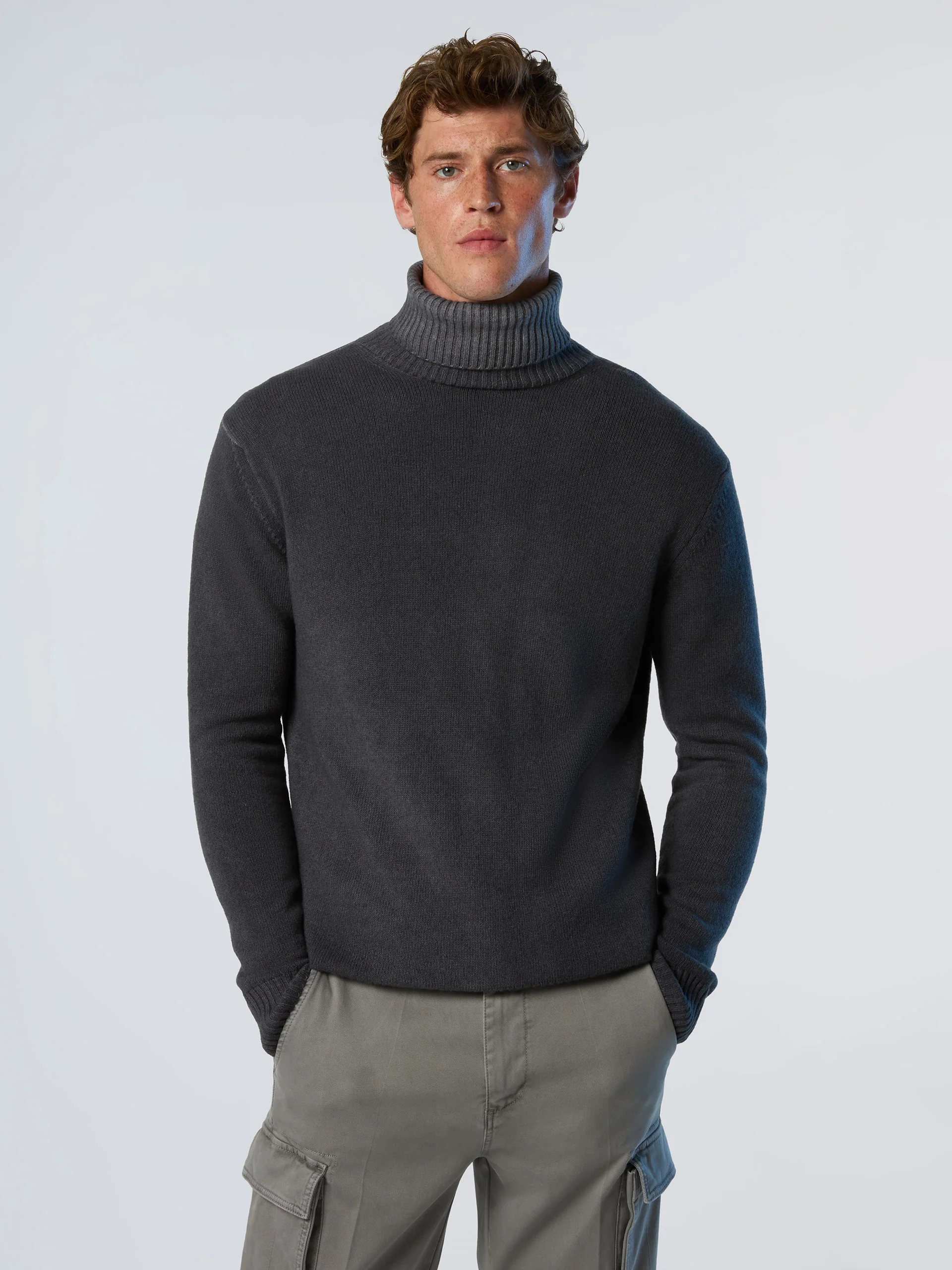 Faded turtle-neck sweater - Image 13