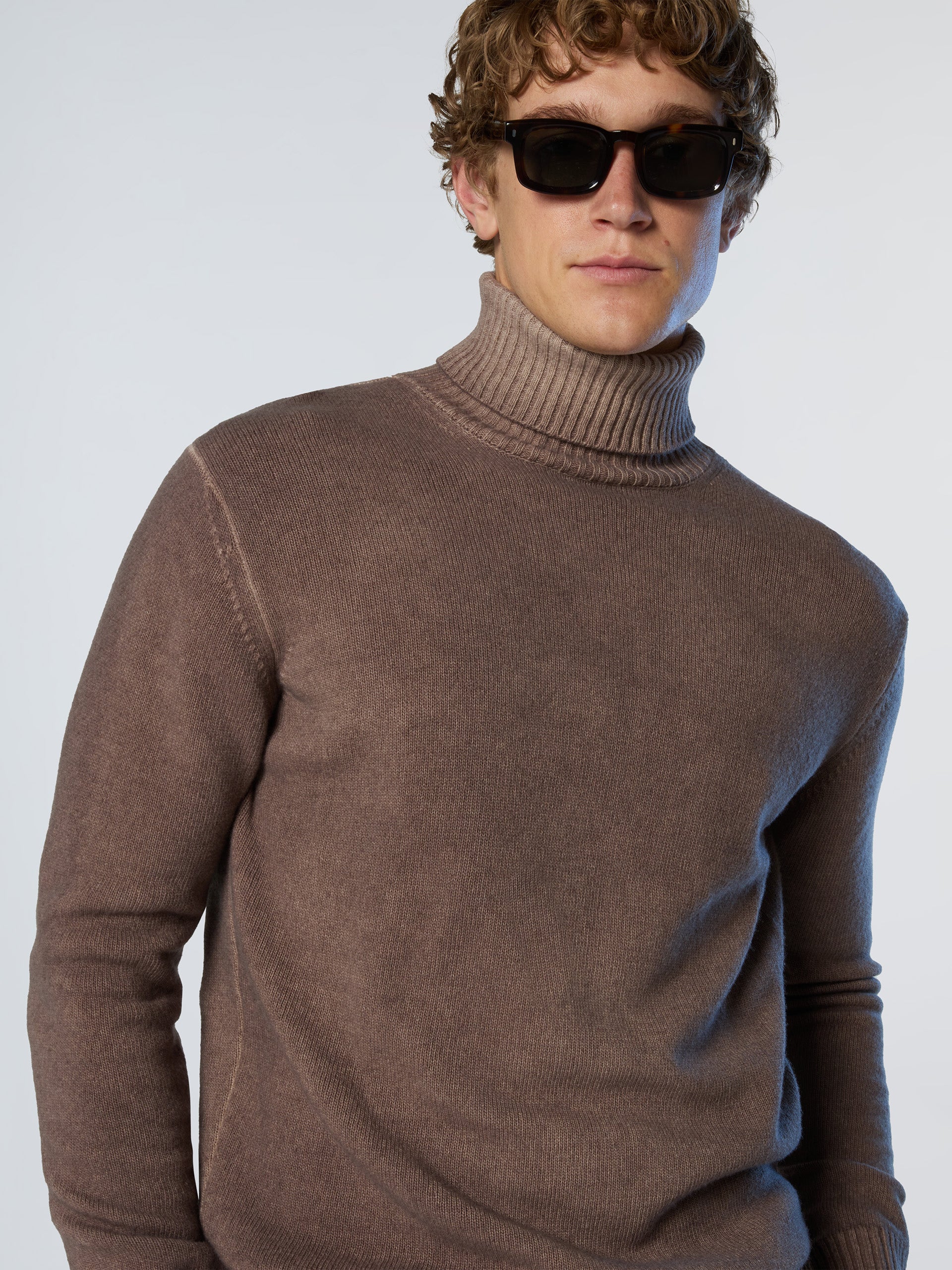 Faded turtle-neck sweater - Image 8