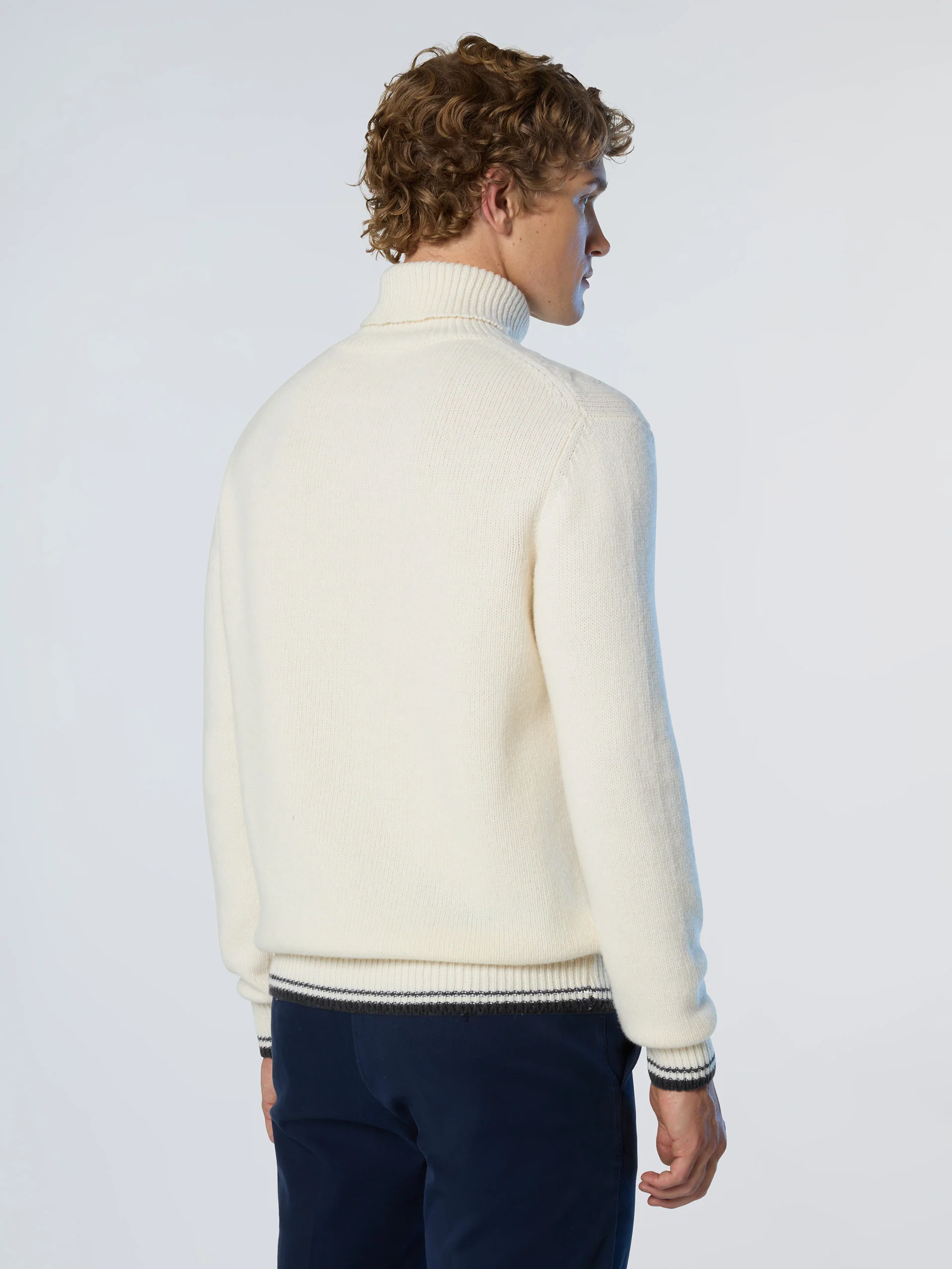 Sweater with cable-knit front - Image 10
