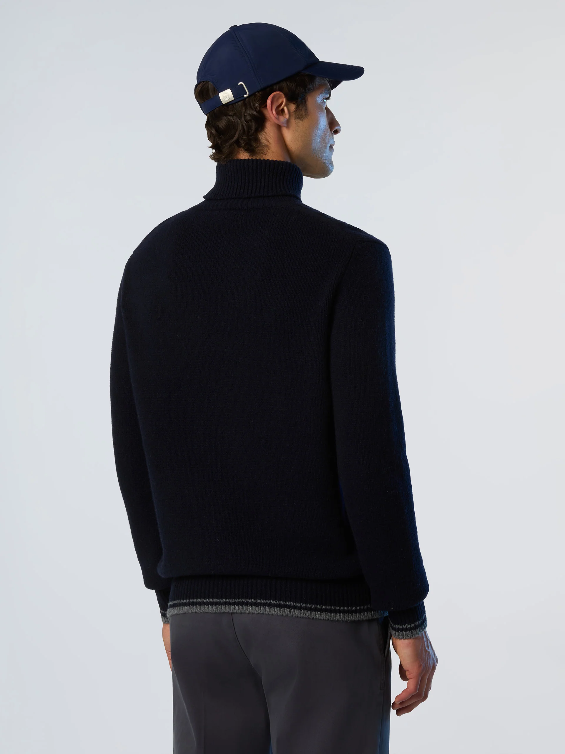 Sweater with cable-knit front - Image 5
