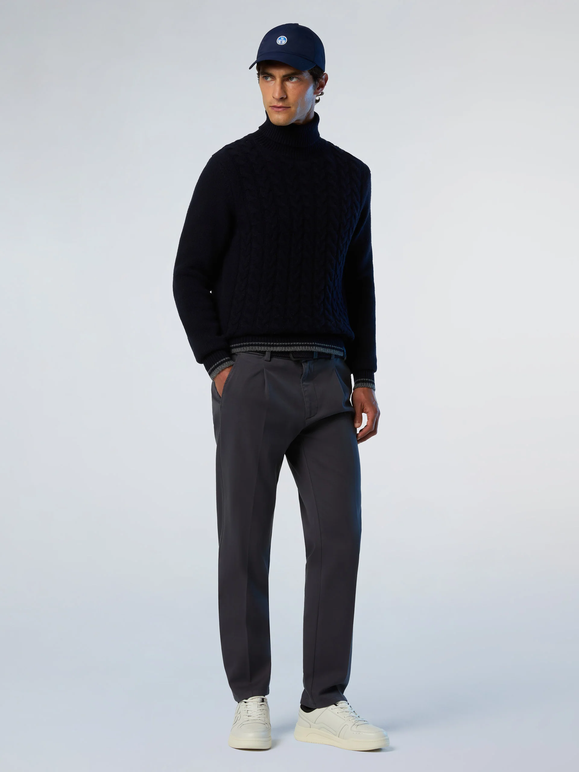 Sweater with cable-knit front - Image 6