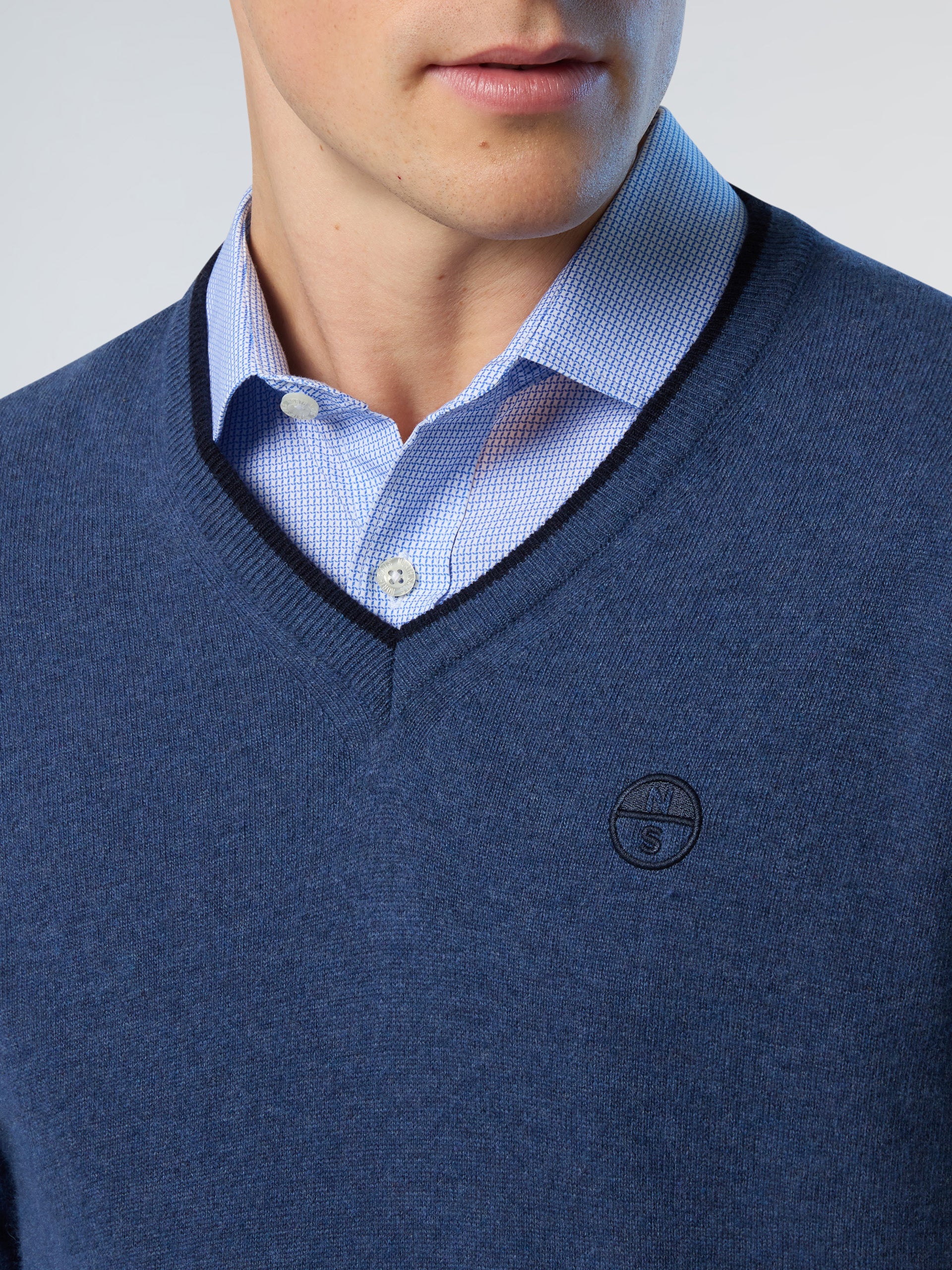 V-neck sweater with embroidered logo - Image 12