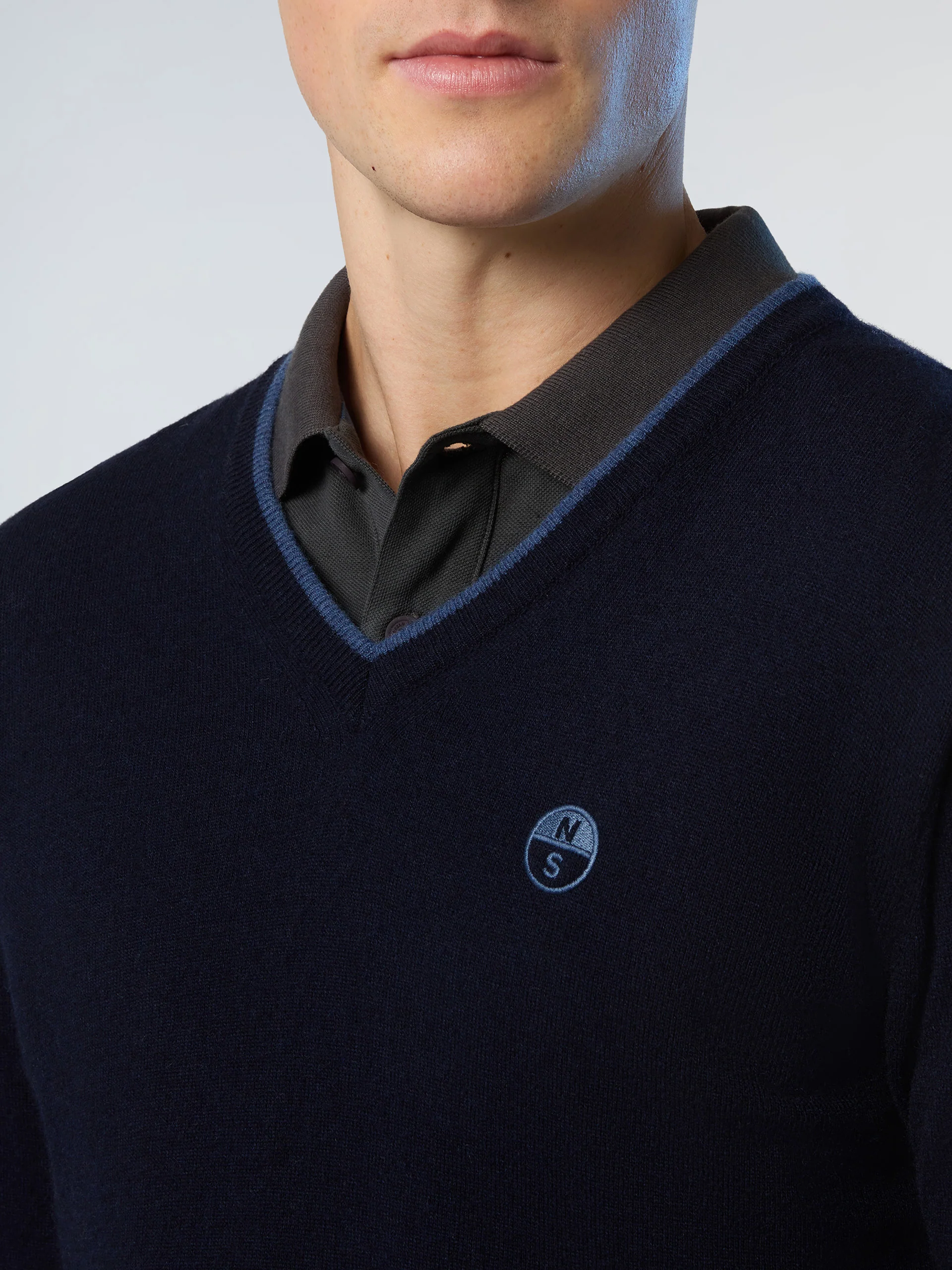 V-neck sweater with embroidered logo - Image 18