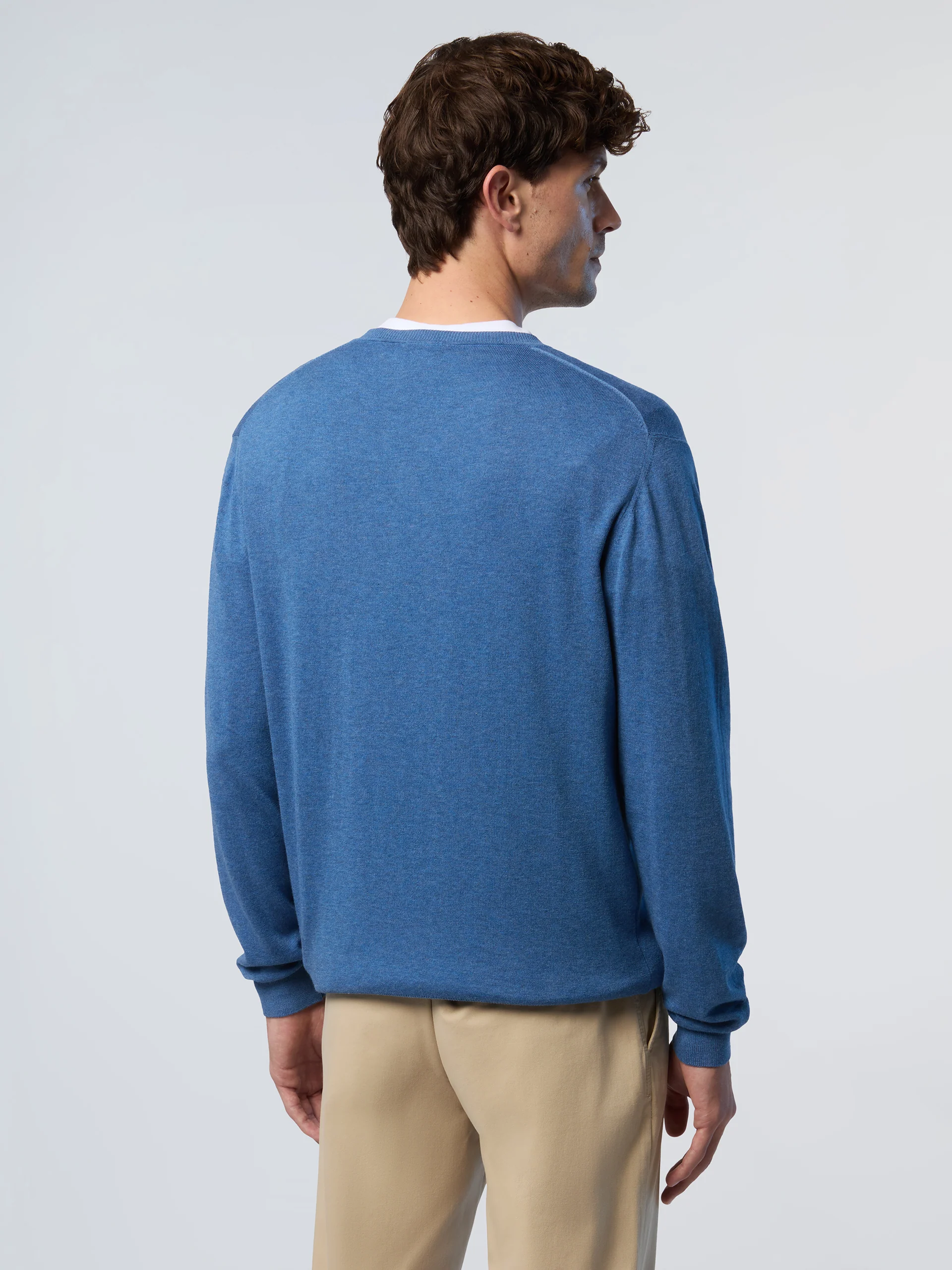 V-neck sweater with logo label - Image 10