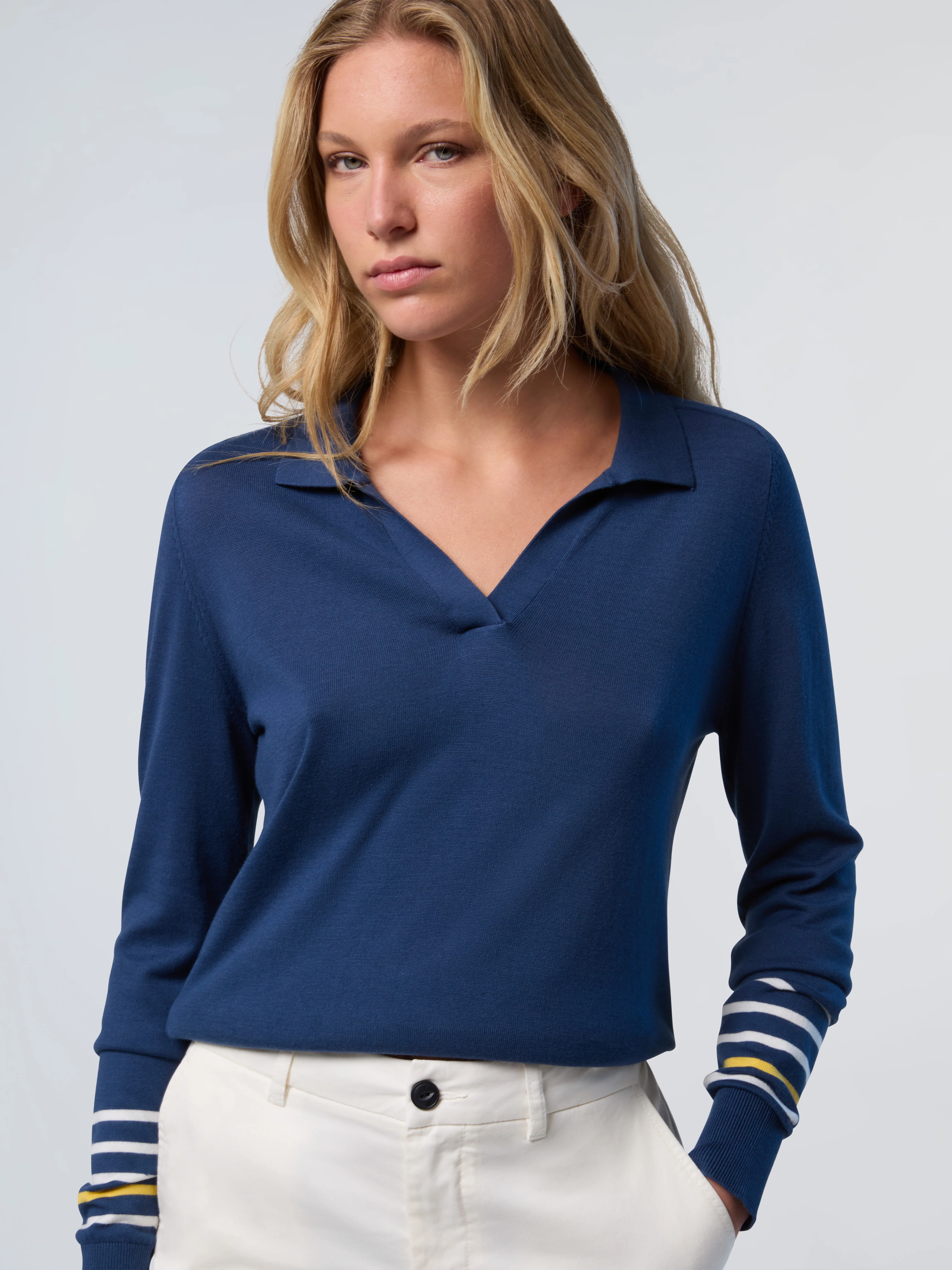 V-neck aloe vera sweater - Image 8